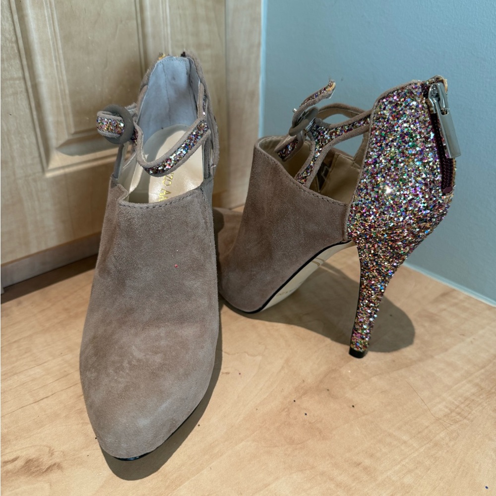 Enzo Angiolini Tan Suede Heels with Glitter Back